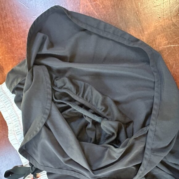 GAP FIT Black Work Out Athletic Shorts Lined Size Medium Contrast Waistband - Picture 8 of 8